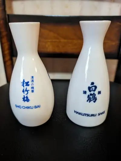 Vintage saki tokkuri serving bottles, made in Japan. No cracks or chips, excellent condition.