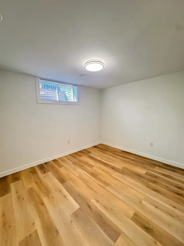 Bright Fully Renovated Lower Level 2Beds 1Bath 3Parkings in Long Term Rentals in Barrie - Image 7