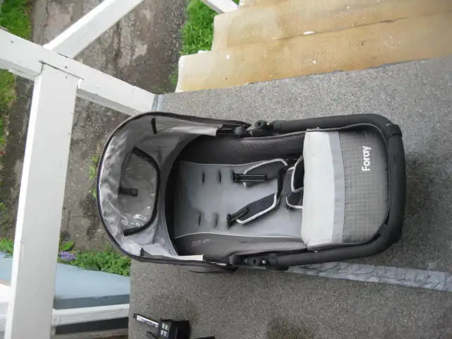 Child Stroller; Maxi Cosi brand with removable lightweight seat in Strollers, Carriers & Car Seats in Thunder Bay - Image 5