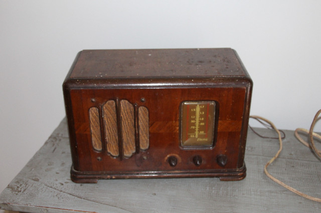 Radio de collection centenaire Norten Électric Model 630 dans Art et objets de collection  à Ville de Montréal - Image 2