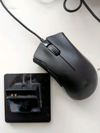 MINT Condition: Wireless Gaming Razor Mouse + Charging Dock