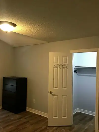 LARGE PRIVATE ROOMS IN THE GTA FOR RENT: ideal for a Female