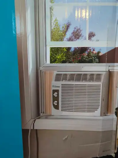 Small 5000 BTU Air Conditioning window unit. Used briefly last summer no longer have a need for it....