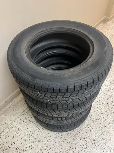 Set of four Dunlop winter tires in great condition 215-70-16