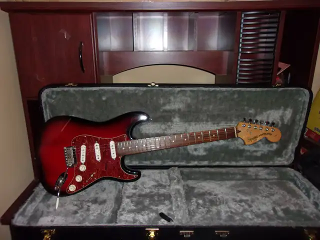 Squier standard stratocaster in Guitars in St. Catharines - Image 8