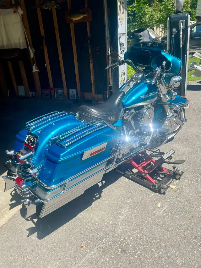 1995 ROAD KING in Street, Cruisers & Choppers in Trenton - Image 2