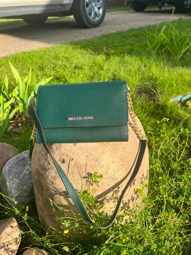 MK Jet Set Travel Emerald Green Leather LG Phone Crossbody Bag in Women's - Bags & Wallets in Edmonton - Image 2