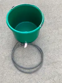 Heated water bucket (2 gallon)