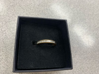 Gold ring with diamonds 
