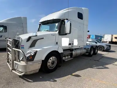 Selling my 2018 Volvo VNL Truck. Bought the truck brand new. All original miles and all service reco...