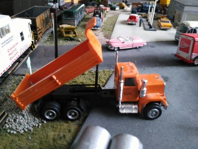 Ho scale model train CN tandem dump truck in Hobbies & Crafts in Markham / York Region - Image 2