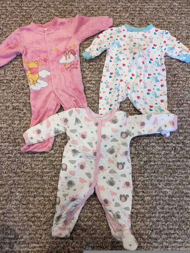 Pyjamas, cache-couche/ onesies - 0-3M in Clothing - 0-3 Months in Gatineau - Image 4