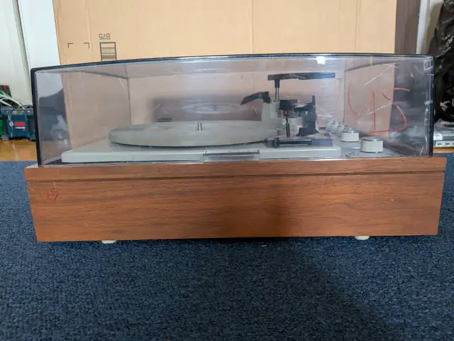 KLH Cambridge Massachusetts Model Twenty AM/FM Radio Turntable. in Stereo Systems & Home Theatre in City of Toronto - Image 4