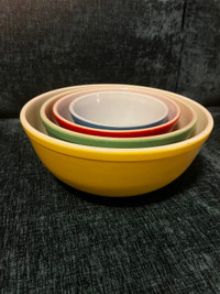 Pyrex 1950’s nesting 4 bowl set. (I Love Lucy set) 