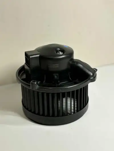 UAC BM00211C Blower Motor – Fits GM 2003–2013 Trucks/SUVs, View more