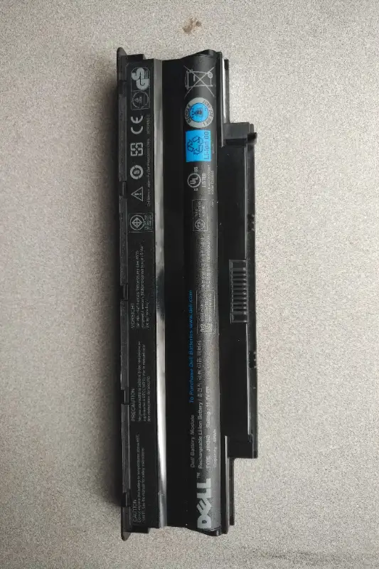 Dell Laptop Chargers and Battery in Laptop Accessories in Markham / York Region - Image 3