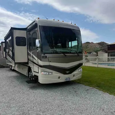 This Fleetwood Providence 42W triple slide coach is mounted on a Spartan chassis, featuring a 400 HP...