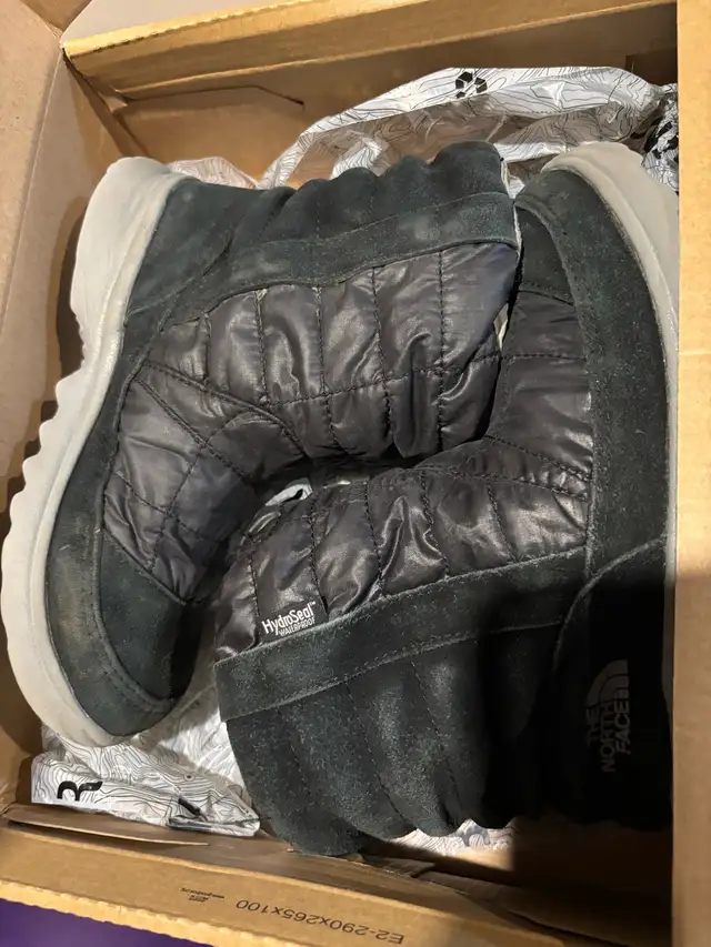 size 2 boots  in Kids & Youth in Ottawa - Image 4