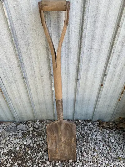 Outils de jardinage 10$ chaque, View more