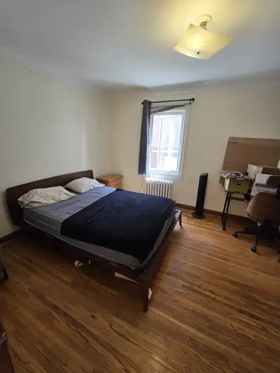 Room at bathurst & bloor, INCREDIBLE LOCATION