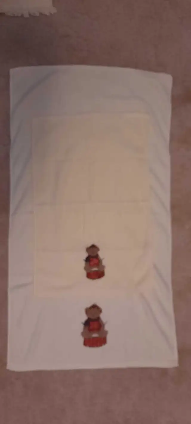 Christmas Towels, Teddy, Bath, Hand and fingertip towel in Bathwares in Markham / York Region - Image 3