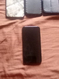Iphone 7 et Iphone X non fonctionnelle ( combo) avec huit étuis