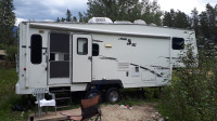 2005 Arctic fox 5th wheel 28 ft solid unit for sale