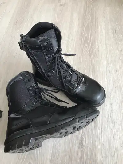 Men’s Size 10 Bates Boots as new black leather Steel toe , insulated w side zipper for easy removal