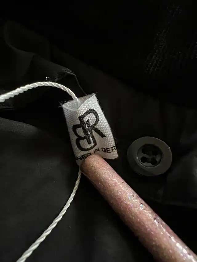 BR Puffer Jacket size M in Women's - Tops & Outerwear in Whitehorse - Image 5