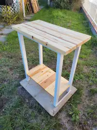 Handmade hallway table from pallet wood
