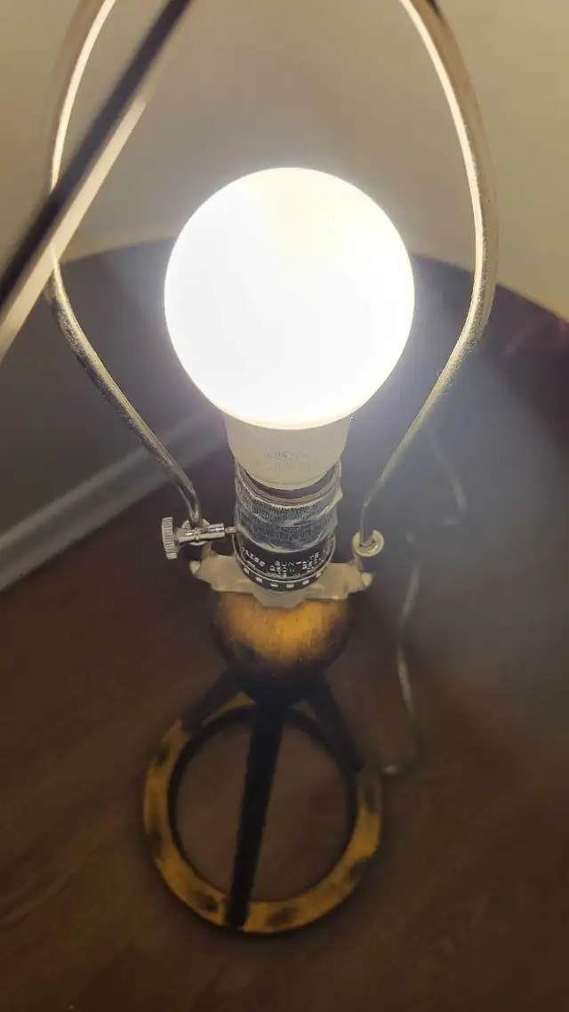 Table Lamp in Indoor Lighting & Fans in City of Toronto - Image 4