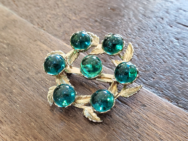Gorgeous Vintage Aqua Teal Green Glass Bead Brooch in Jewellery & Watches in Edmonton