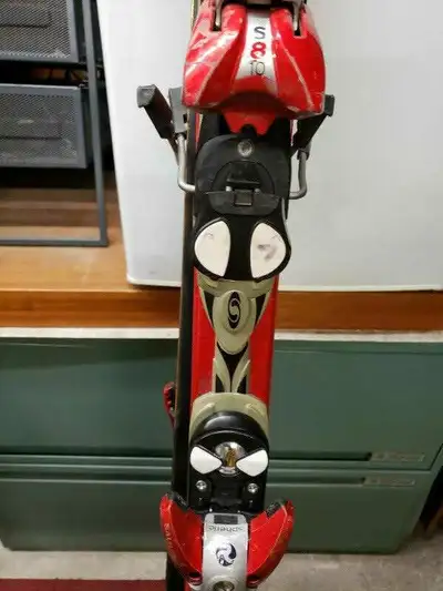 Mens New Racing skis in new condition. neg