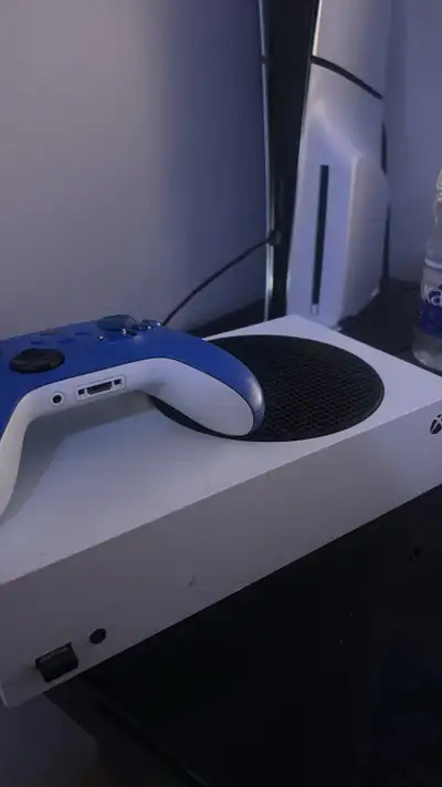 Xbox Série S + manette , View more