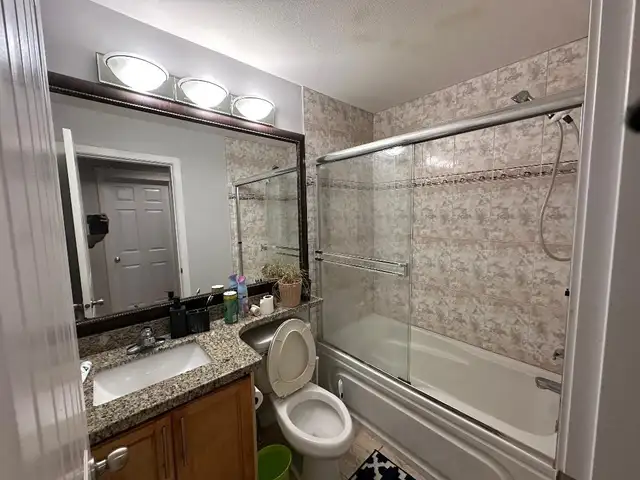 Room For Female Student or Single Professional in Room Rentals & Roommates in Burnaby/New Westminster - Image 9