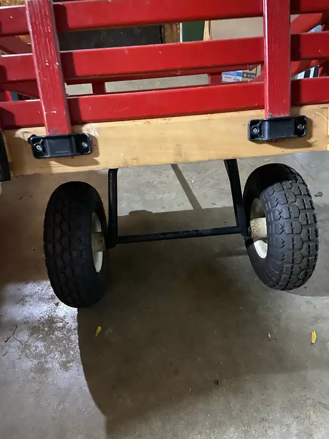 Express Wagon Tag-A-Long in Strollers, Carriers & Car Seats in London - Image 4