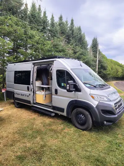 Seulement 25.000 km Four a induction Douche intérieure fixe Four AirFryer Garage