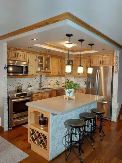 3-Beds 2-Baths -1 Parking Multi Level Condo