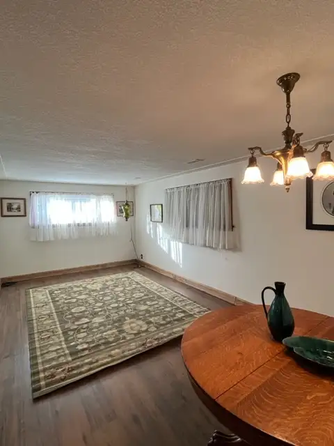 Beautifully renovated Unit in a Quiet, geared to older adults triplex in Kitchener (Breithaupt Park/...