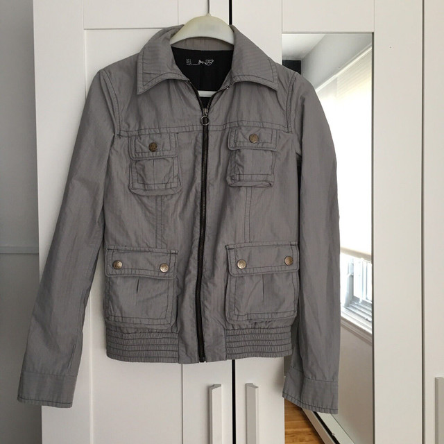 Grey jacket from Zara dans Femmes - Hauts et vêtements d'extérieur  à Ville de Montréal - Image 2