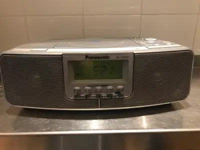 Panasonic RC–CD500 CD Clock Radio, View more