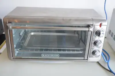 Large Black and Decker toaster oven. Will do six slices of bread at once. Toasts, bakes, top-browns,...