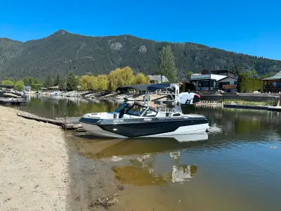 Mint 2023 Nautique GS20 Perfect cross over multi sport boat. Ski, surf, wake board… do it all! Tried...