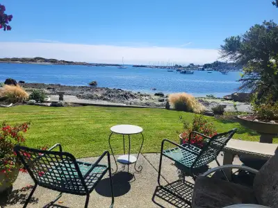 2 bedroom Oceanfront, Ocean view on Willows Beach!, View more