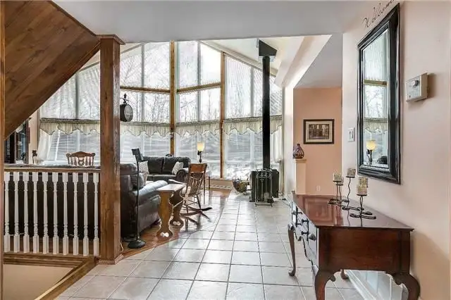 10 acre house for sale 1.79 million in Houses for Sale in Markham / York Region - Image 9