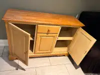 Table, 4 chairs and hutch