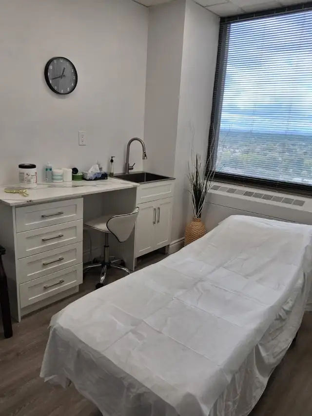 ✨ BEAUTIFUL SPA ROOMS FOR RENT – PRIME MIDTOWN TORONTO LOCATION in Room Rentals & Roommates in City of Toronto - Image 7