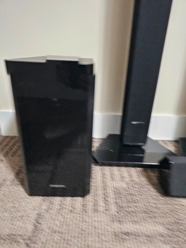 Samsung Blu-Ray Player with Speakers & Subwoofer in General Electronics in Oshawa / Durham Region - Image 2
