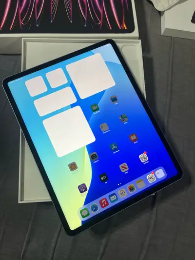  iPad Pro 12.9” 6th Generation 128GB Pristine Condition (M2) , View more