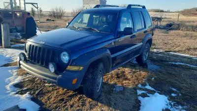 3.7 litre, 4x4, p.s., p.b., Air, tilt, cruise, PW, PL, sunroof, manual shift 4x4, runs, drives, shif...